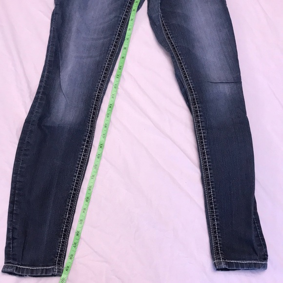 Express jeans size 6. 28” inseam - Picture 2 of 4